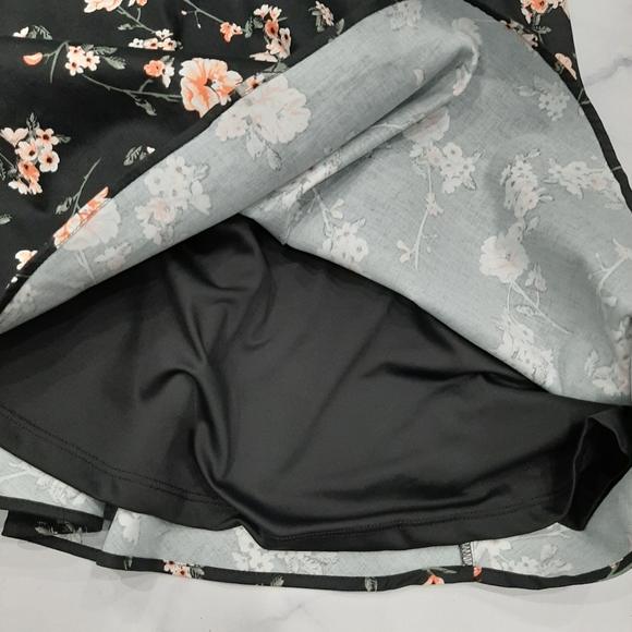 Torrid Floral Pleated Front Swing Dress NWT - Picture 3 of 6